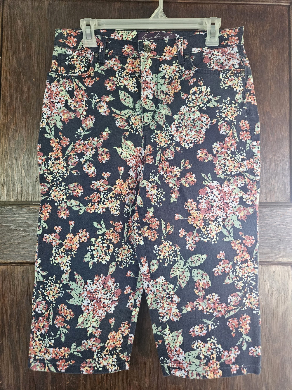 Gloria Vanderbilt Navy Floral Print Capris - Size 8